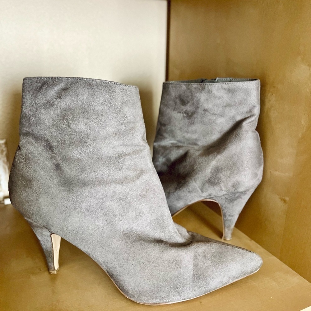 Carlos by Carlos Santana Mandarin Booties Gray Faux Suede Pointed Toes size 11